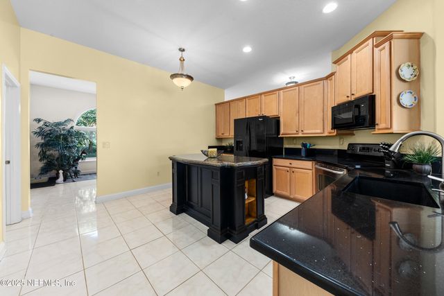 388 MARTIN LAKES Drive W, Jacksonville, FL 32220