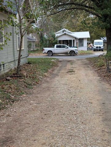 325 Virginia Avenue, Waxahachie, TX 75165