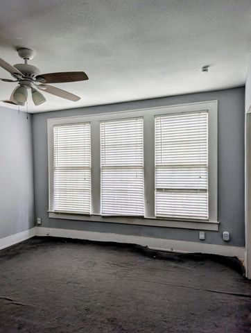 325 Virginia Avenue, Waxahachie, TX 75165