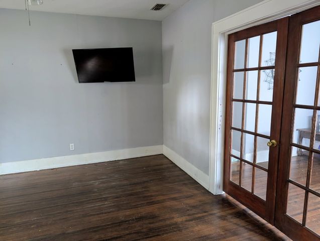 325 Virginia Avenue, Waxahachie, TX 75165