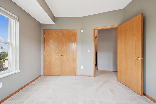 4824 E 53rd Street 422, Minneapolis, MN 55417