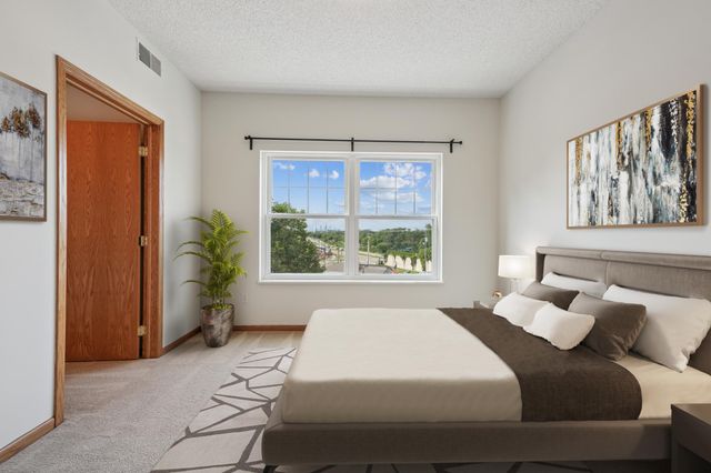 4824 E 53rd Street 422, Minneapolis, MN 55417