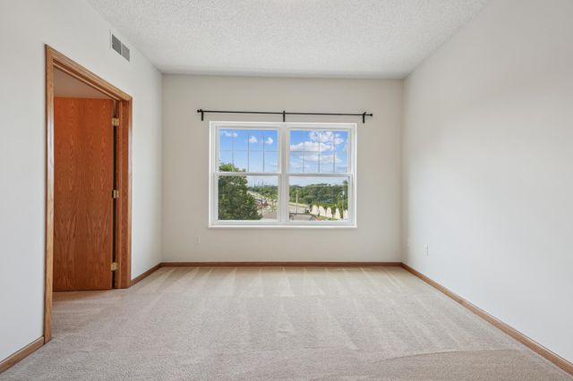 4824 E 53rd Street 422, Minneapolis, MN 55417