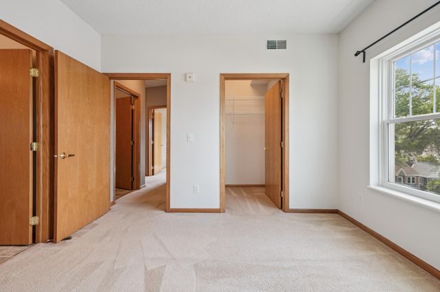 4824 E 53rd Street 422, Minneapolis, MN 55417