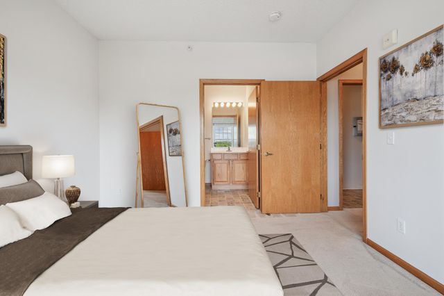 4824 E 53rd Street 422, Minneapolis, MN 55417