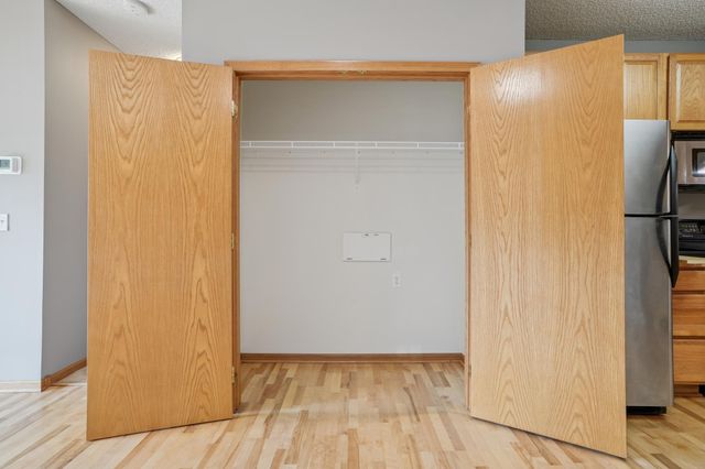 4824 E 53rd Street 422, Minneapolis, MN 55417