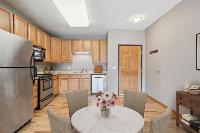 4824 E 53rd Street 422, Minneapolis, MN 55417