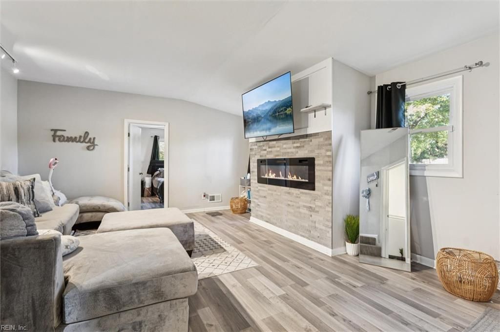 3725 Bosun DR, Chesapeake, VA 23321