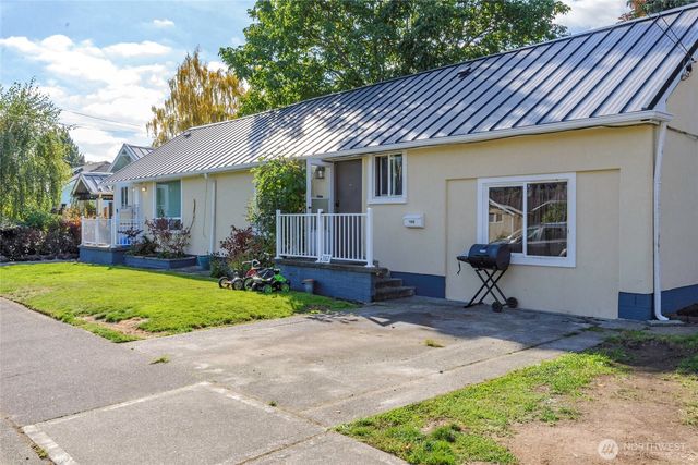 102 & 104 9th Street SW, Puyallup, WA 98371