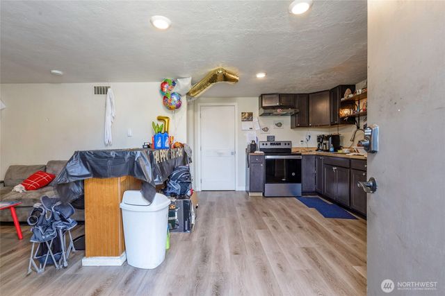 102 & 104 9th Street SW, Puyallup, WA 98371