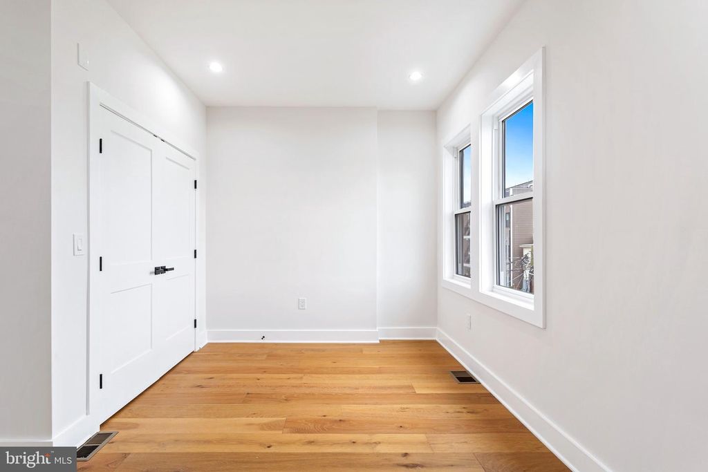 1107 QUEEN ST NE #PH-4, Washington, DC 20002