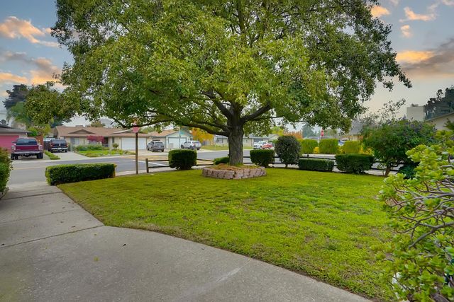 786 Canterbury Way, Manteca, CA 95336