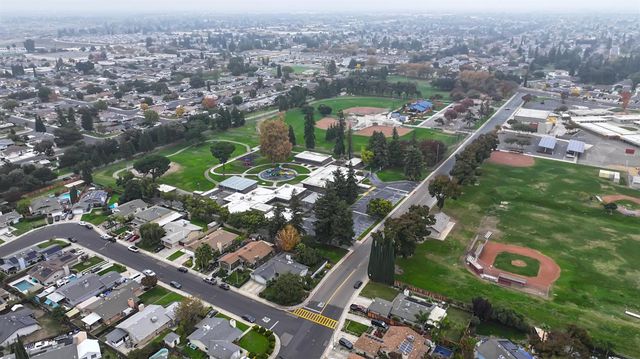 786 Canterbury Way, Manteca, CA 95336