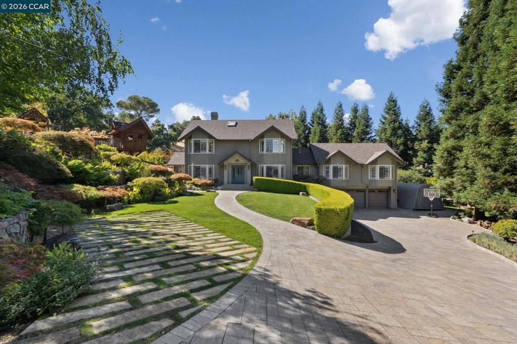 Image 2 of property listing at 965 Elwyn Place, Danville, CA 94526