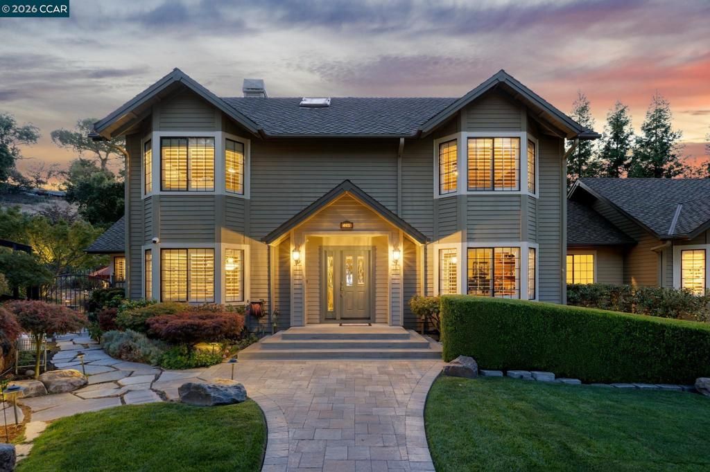 Image 3 of property listing at 965 Elwyn Place, Danville, CA 94526