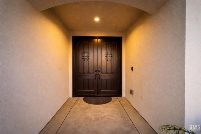 6613 Woodall Court, Bakersfield, CA 93306