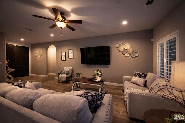 6613 Woodall Court, Bakersfield, CA 93306