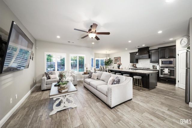 6613 Woodall Court, Bakersfield, CA 93306