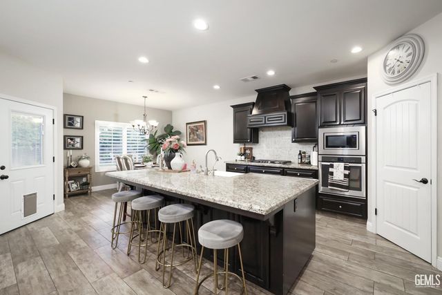 6613 Woodall Court, Bakersfield, CA 93306