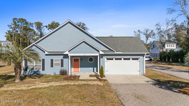 514 W St George Street, Southport, NC 28461