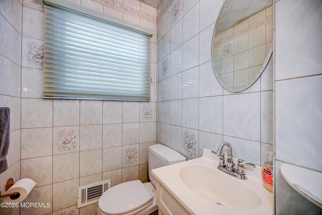 2 Dover Street, Jackson, NJ 08527