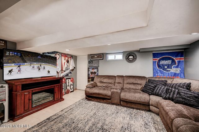 2 Dover Street, Jackson, NJ 08527
