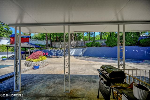 2 Dover Street, Jackson, NJ 08527