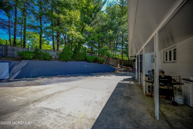 2 Dover Street, Jackson, NJ 08527
