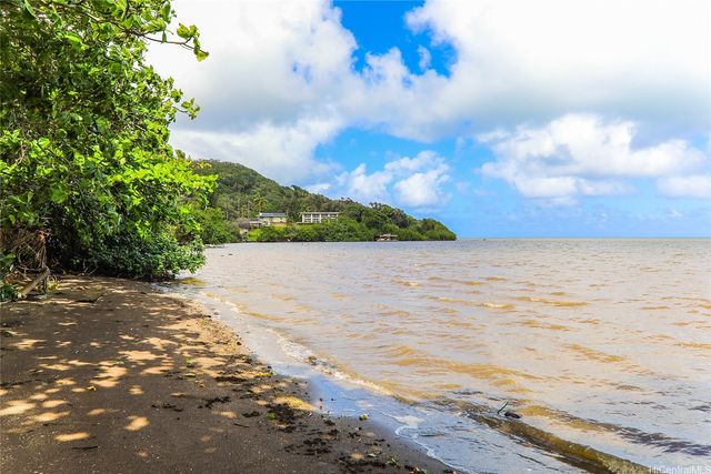 47-766 Kamehameha Highway, Kaneohe, HI 96744