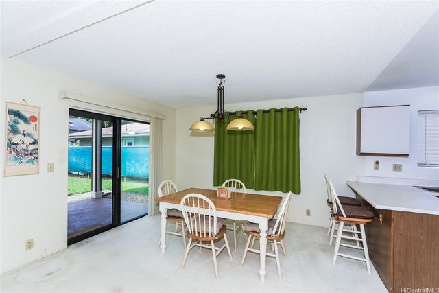 47-766 Kamehameha Highway, Kaneohe, HI 96744