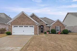 295 CHEROKEE CIR, Oakland, TN 38060
