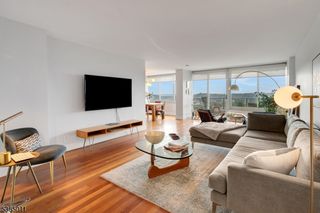 1 Claridge Dr 723, Verona Twp., NJ 07044