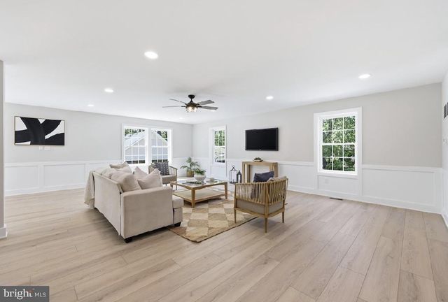 83 LAKESHORE DR, Hammonton, NJ 08037