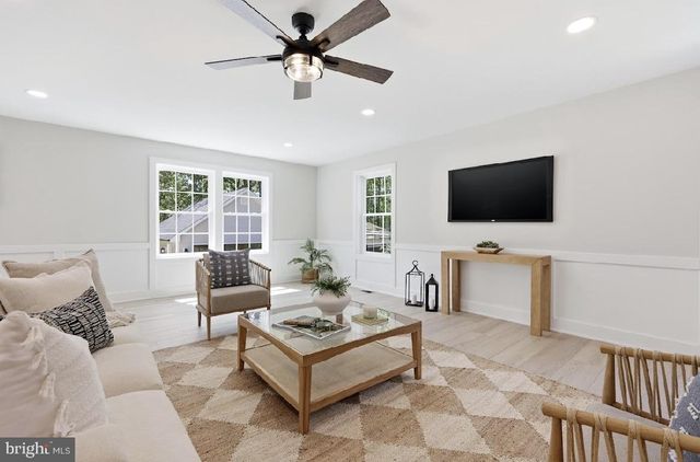 83 LAKESHORE DR, Hammonton, NJ 08037