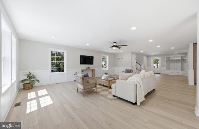 83 LAKESHORE DR, Hammonton, NJ 08037