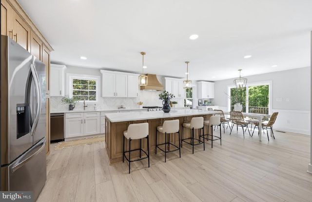 83 LAKESHORE DR, Hammonton, NJ 08037