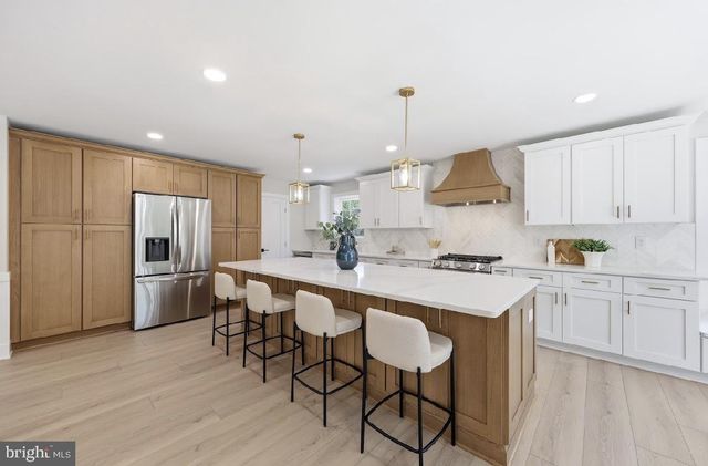 83 LAKESHORE DR, Hammonton, NJ 08037