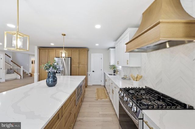 83 LAKESHORE DR, Hammonton, NJ 08037