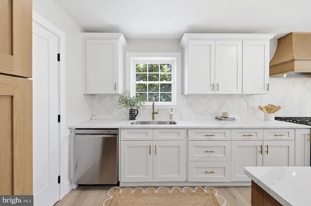 83 LAKESHORE DR, Hammonton, NJ 08037