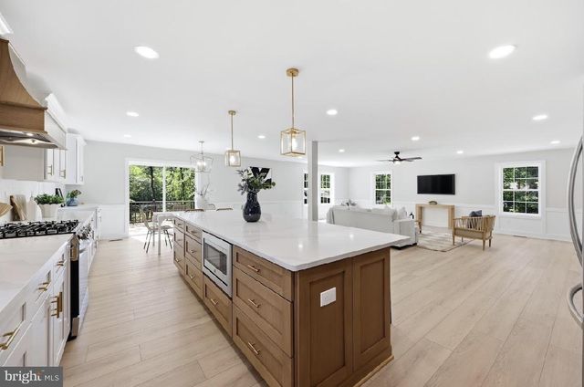 83 LAKESHORE DR, Hammonton, NJ 08037