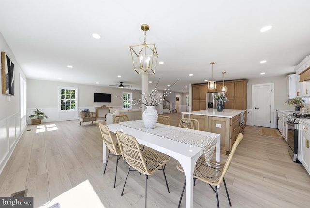 83 LAKESHORE DR, Hammonton, NJ 08037