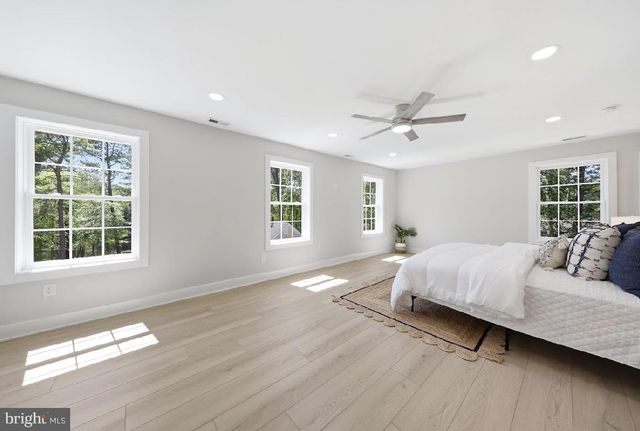 83 LAKESHORE DR, Hammonton, NJ 08037