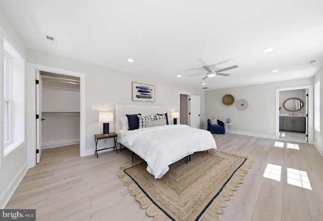 83 LAKESHORE DR, Hammonton, NJ 08037