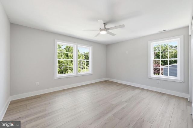 83 LAKESHORE DR, Hammonton, NJ 08037