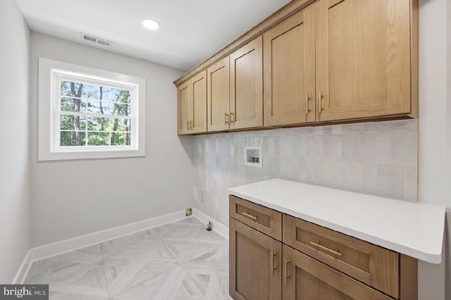 83 LAKESHORE DR, Hammonton, NJ 08037