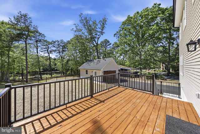 83 LAKESHORE DR, Hammonton, NJ 08037
