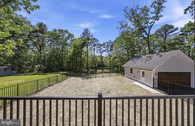 83 LAKESHORE DR, Hammonton, NJ 08037