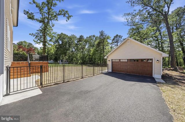 83 LAKESHORE DR, Hammonton, NJ 08037