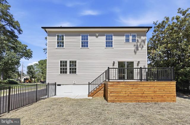 83 LAKESHORE DR, Hammonton, NJ 08037