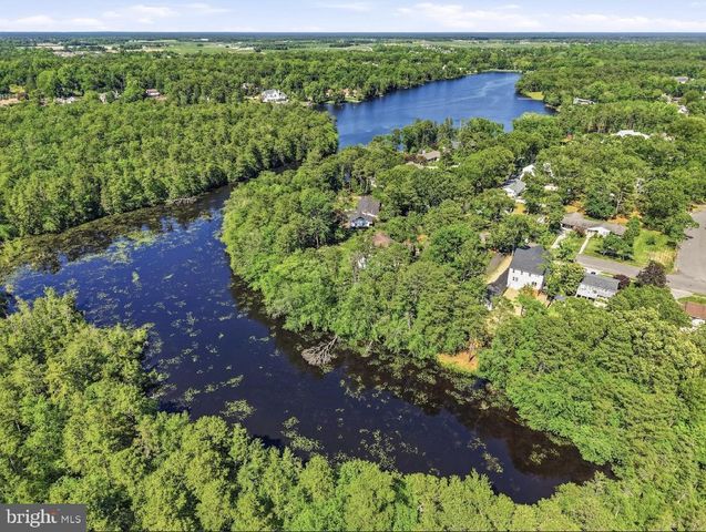 83 LAKESHORE DR, Hammonton, NJ 08037